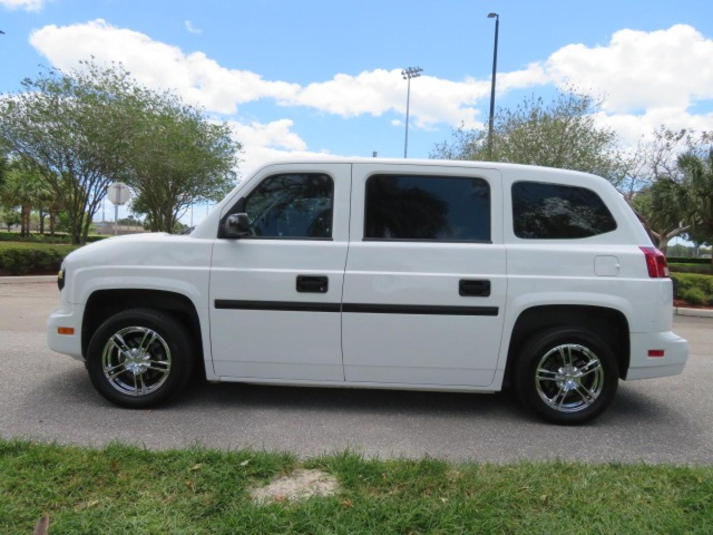 2012 White /Black with an 4.6L V8 engine, Automatic transmission, located at 4301 Oak Circle #19, Boca Raton, FL, 33431, (954) 561-2499, 26.388861, -80.084038 - You are looking at a Gorgeous 2012 Mobility Ventures MV1 Handicap Wheelchair Conversion Van with 64K Original Miles, 4.6L Ford V8, Bleack Leather Type Interior, Alloy Wheels, Power Side Entry Wheelchair Lift with Long Ramp and Short Ramp Function, Q Lock 150 EZ Lock, L-Track Tie Down System, Back Up - Photo#12